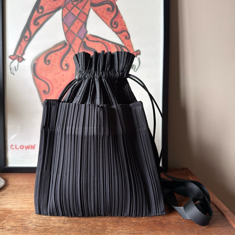 ISSEY MIYAKE 三宅一生 PP 皺褶束口包-5