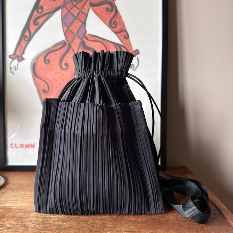 ISSEY MIYAKE 三宅一生 PP 皺褶束口包-9