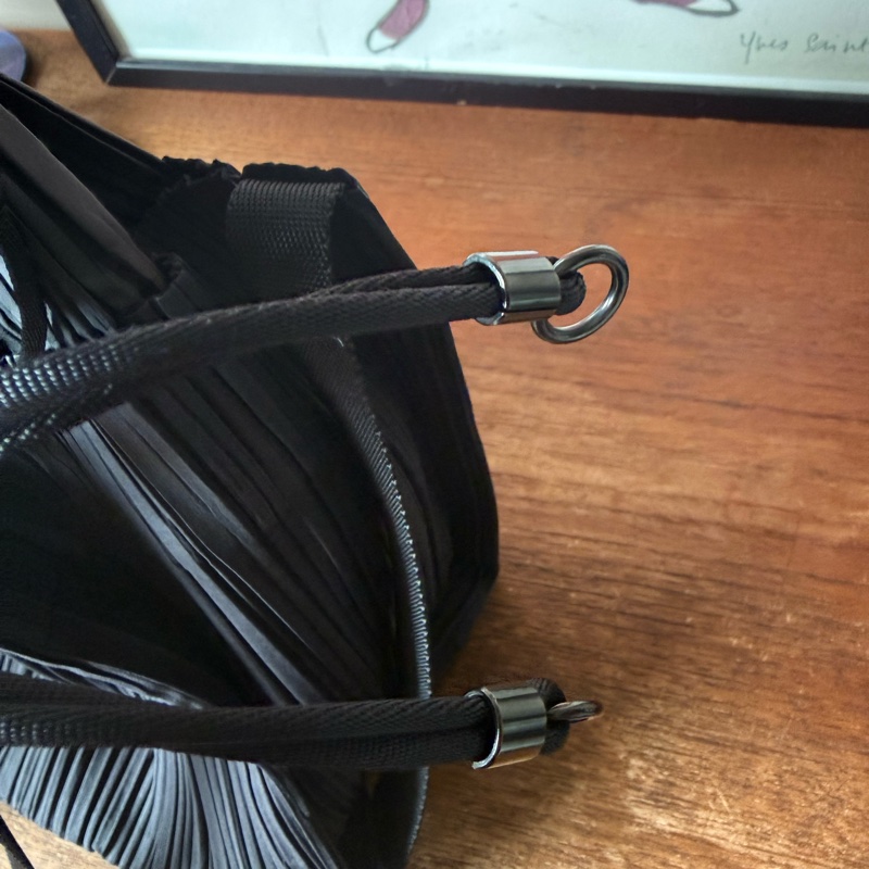 ISSEY MIYAKE 三宅一生 PP 皺褶束口包-13