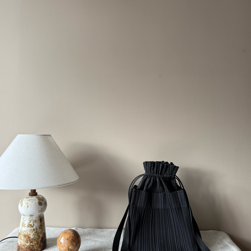 ISSEY MIYAKE 三宅一生 PP 皺褶束口包-5