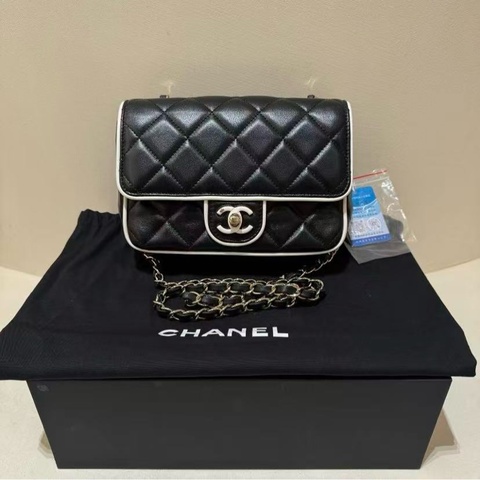 🔥新到：99新Chanel/香奈兒25P黑白熊貓方胖子鏈條包，黑色羊皮配白色包邊，金色鏈條搭配雙C扣，尺寸：19.5*13.5*7cm