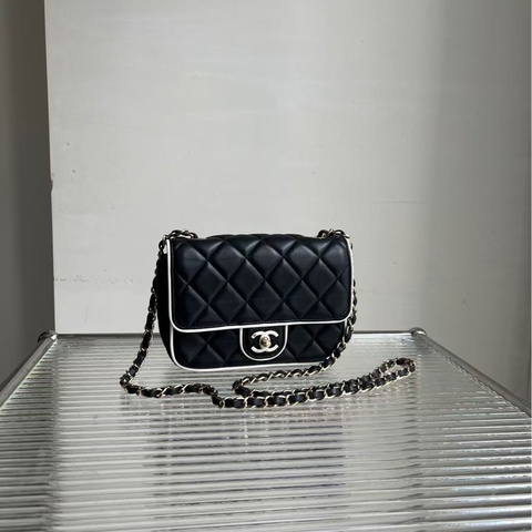 🔥新到：99新Chanel/香奈兒25P黑白熊貓方胖子鏈條包，黑色羊皮配白色包邊，金色鏈條搭配雙C扣，尺寸：19.5*13.5*7cm