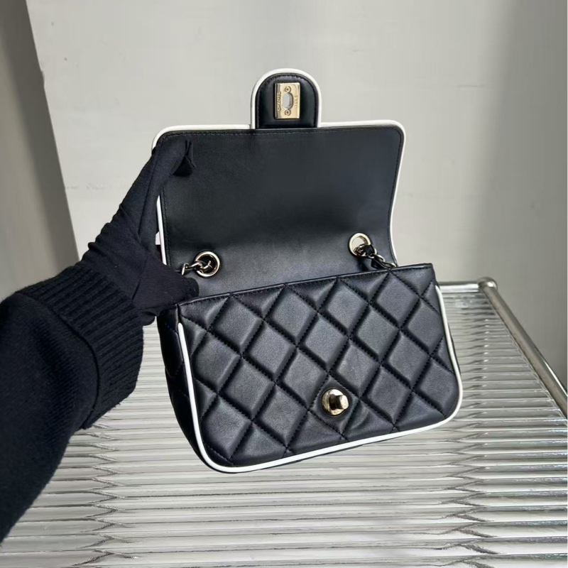 🔥新到：99新Chanel/香奈兒25P黑白熊貓方胖子鏈條包，黑色羊皮配白色包邊，金色鏈條搭配雙C扣，尺寸：19.5*13.5*7cm-7