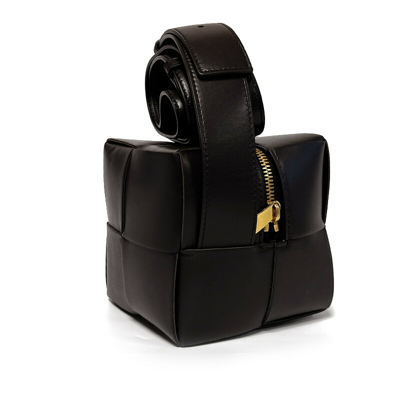 BOTTEGA VENETA Bottega Veneta 迷你斜背包 764760 VCQC4 2132 深棕色-10