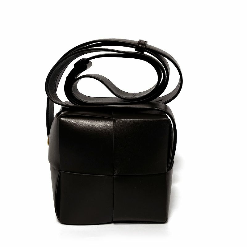 BOTTEGA VENETA Bottega Veneta 迷你斜背包 764760 VCQC4 2132 深棕色-1