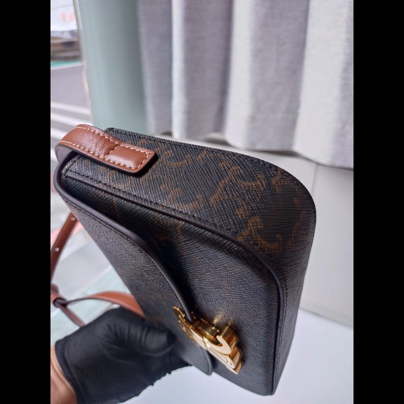 Celine 咖色印花凱旋門釦肩側包-8