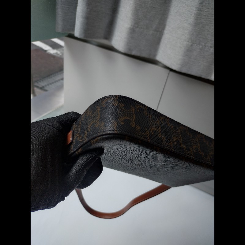 Celine 咖色印花凱旋門釦肩側包-10