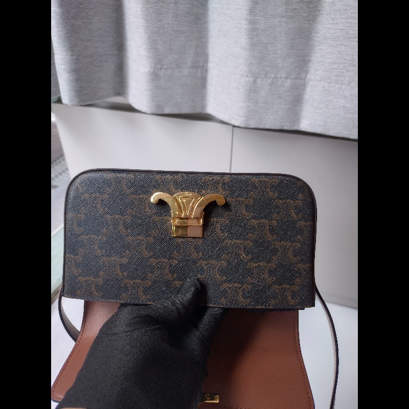 Celine 咖色印花凱旋門釦肩側包-25