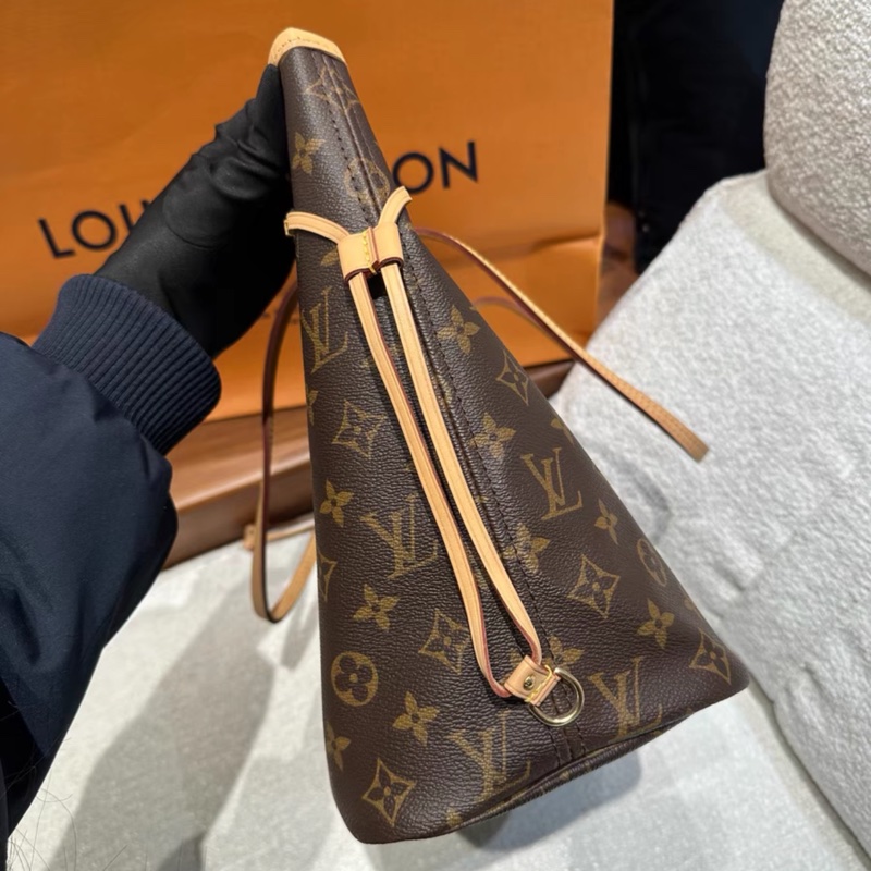 #全新全配🈶購證 #年底甩貨亂賣 #芯片款 Lv Neverfull 老花肩膀托特包-3