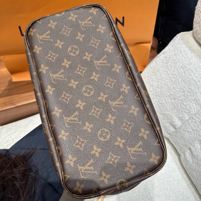 #全新全配🈶購證 #年底甩貨亂賣 #芯片款 Lv Neverfull 老花肩膀托特包-4