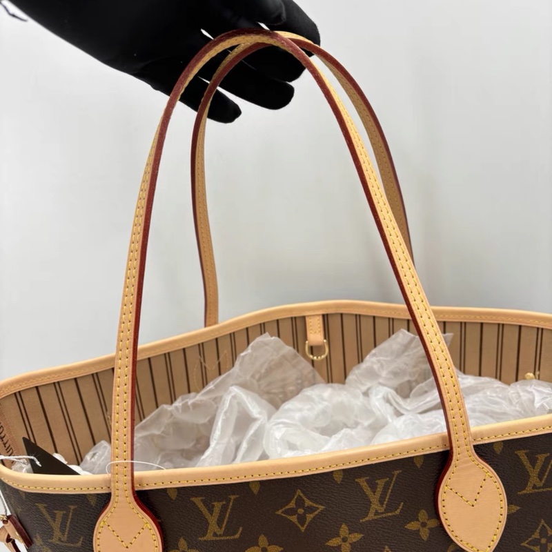 #全新全配🈶購證 #年底甩貨亂賣 #芯片款 Lv Neverfull 老花肩膀托特包-7