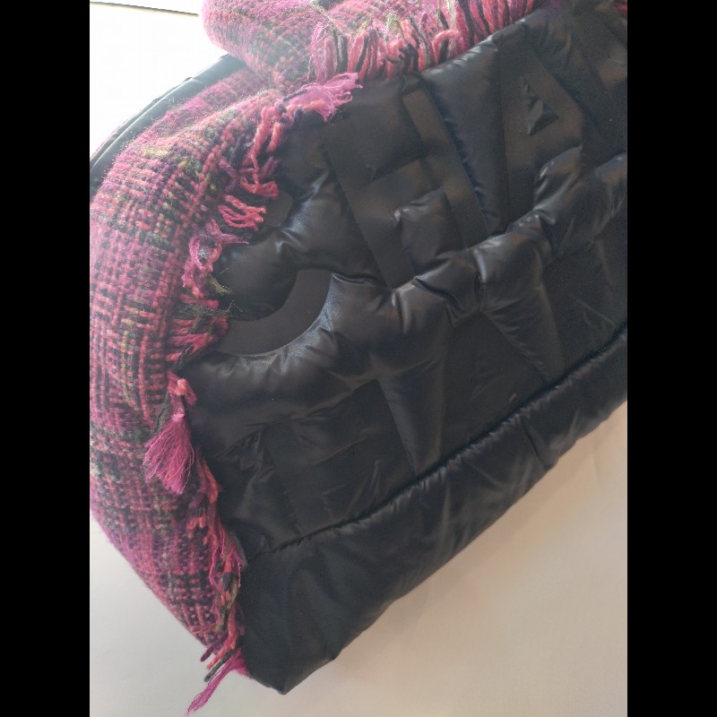 Chanel 深藍尼龍紫紅毛呢邊大保齡球包-14