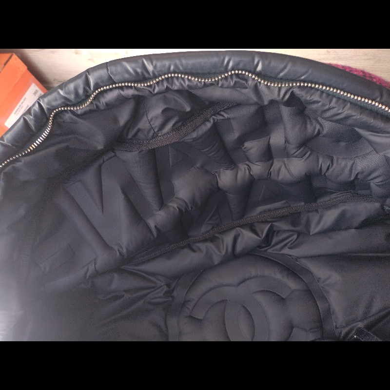 Chanel 深藍尼龍紫紅毛呢邊大保齡球包-18