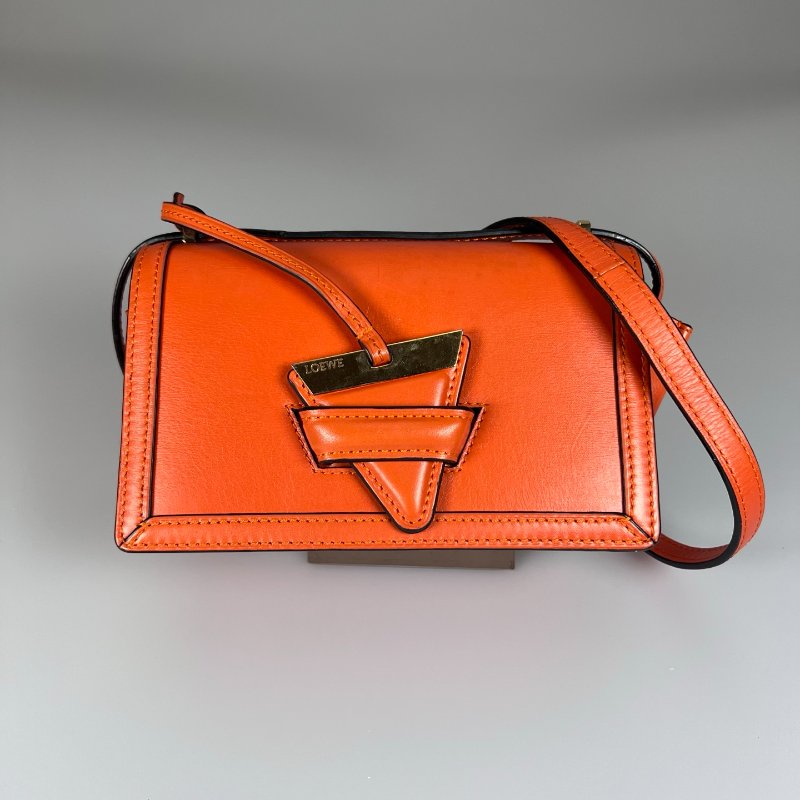 LOEWE 61611 橘色Barcelona肩背包 小號-0