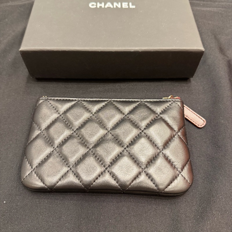 CHANEL黑金羊皮菱格紋一字拉鍊錢包/31-3