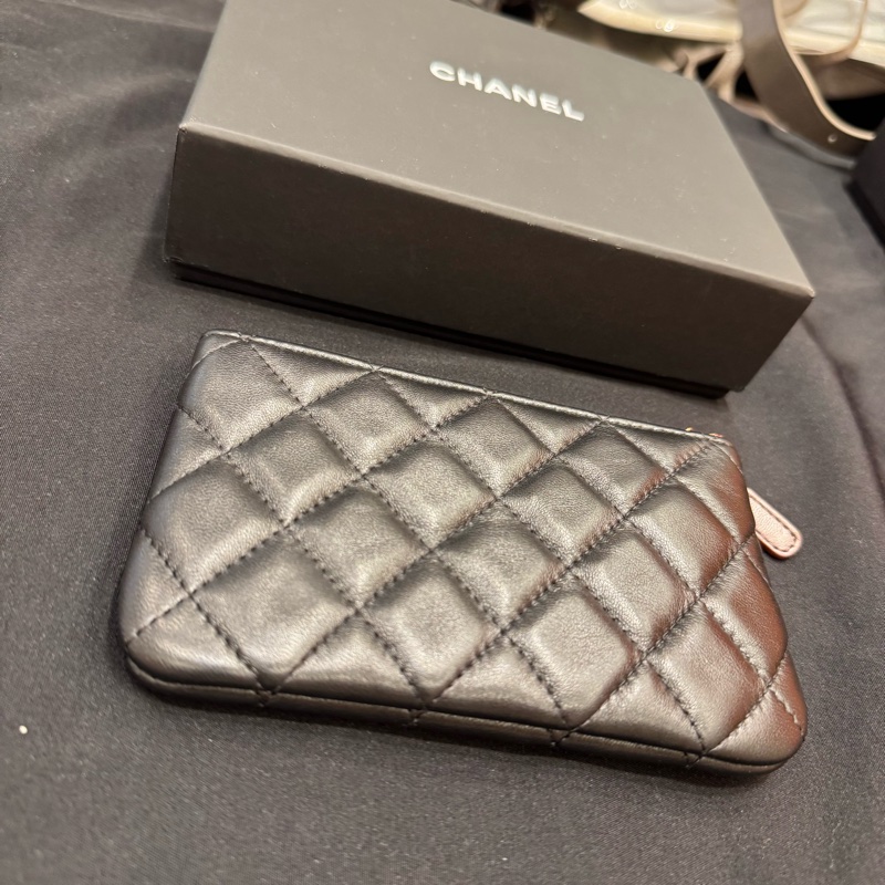 CHANEL黑金羊皮菱格紋一字拉鍊錢包/31-4