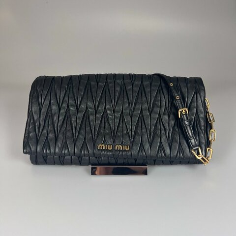 MIUMIU  黑色金扣皺褶單肩鏈條包