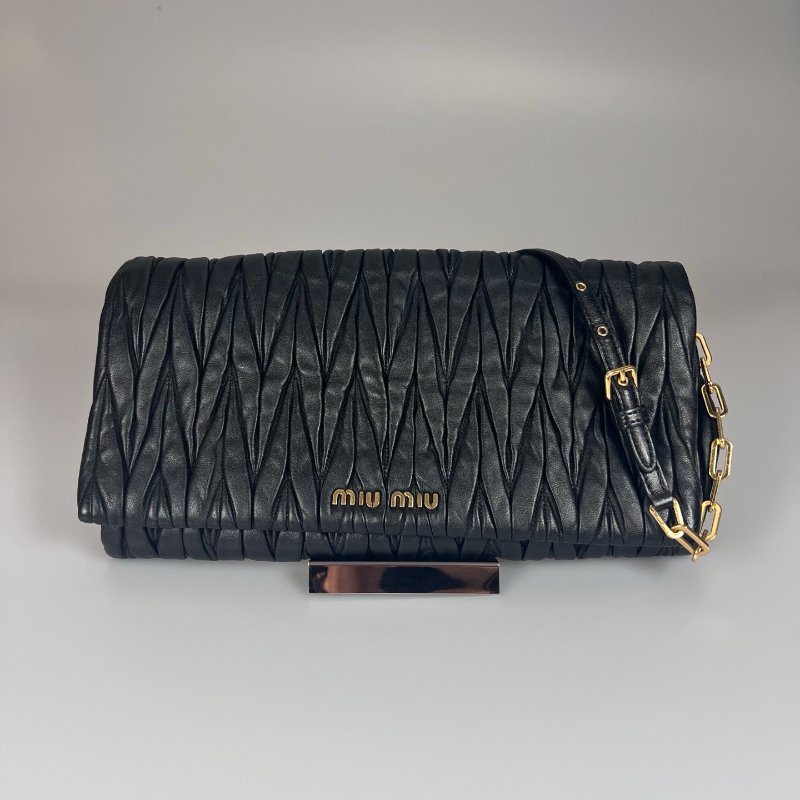 MIUMIU  黑色金扣皺褶單肩鏈條包-0