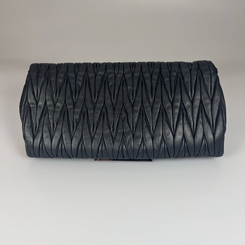 MIUMIU  黑色金扣皺褶單肩鏈條包-1