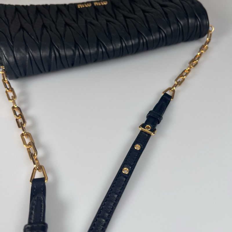 MIUMIU  黑色金扣皺褶單肩鏈條包-13