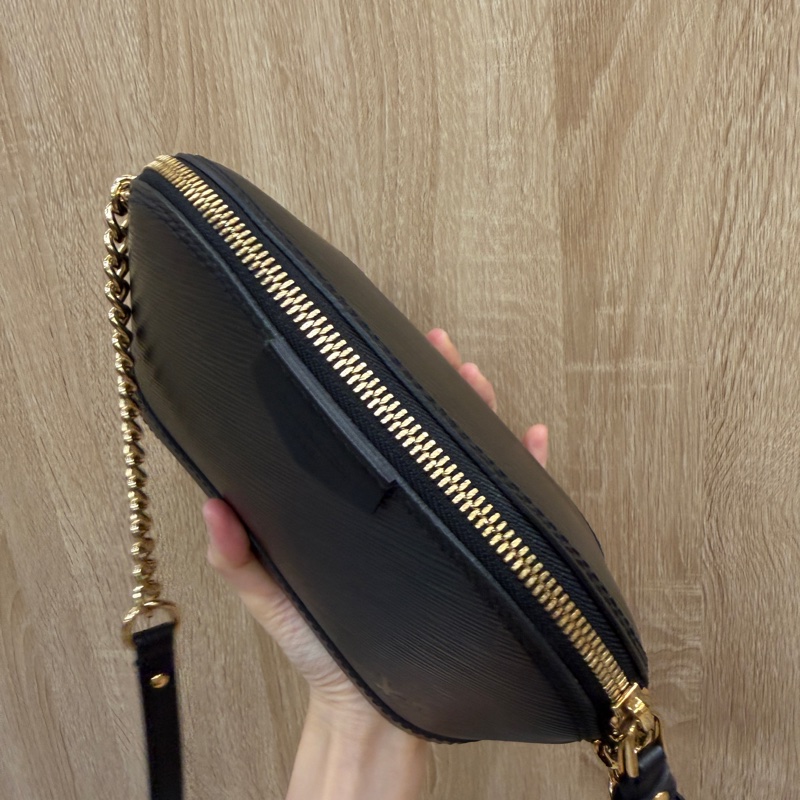 LV 黑Epi牛皮金釦Alma mini半月斜背包M51405-2