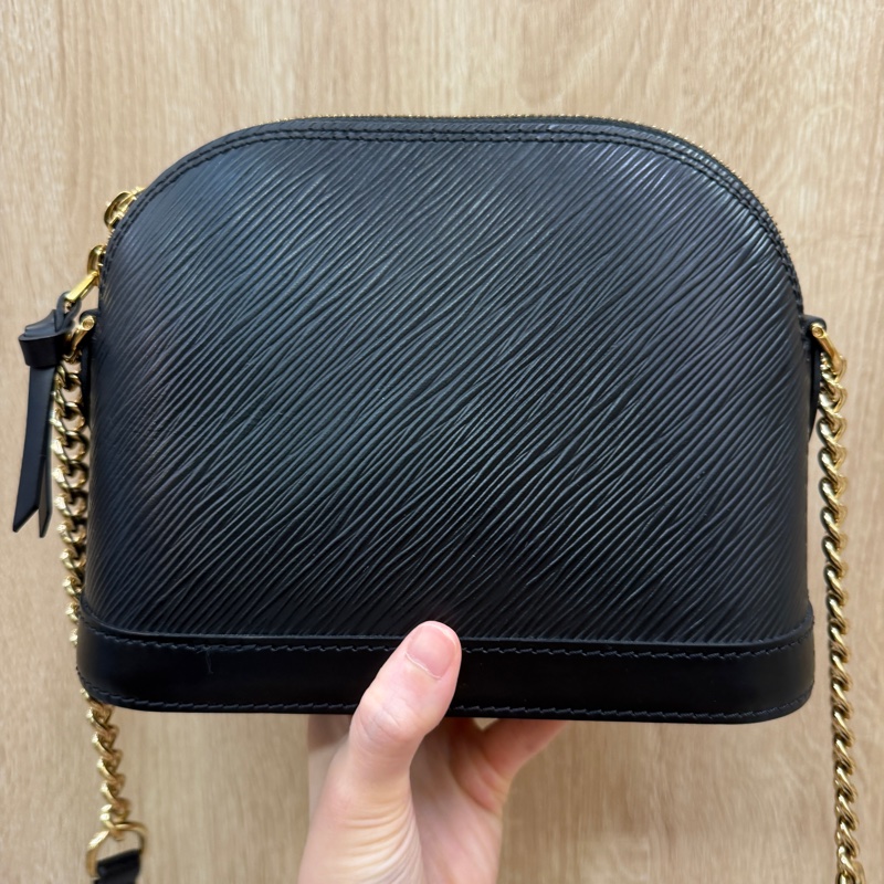 LV 黑Epi牛皮金釦Alma mini半月斜背包M51405-4
