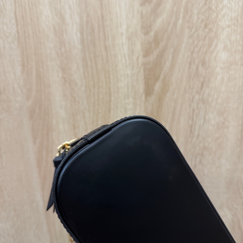 LV 黑Epi牛皮金釦Alma mini半月斜背包M51405-6