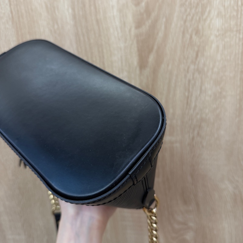 LV 黑Epi牛皮金釦Alma mini半月斜背包M51405-7