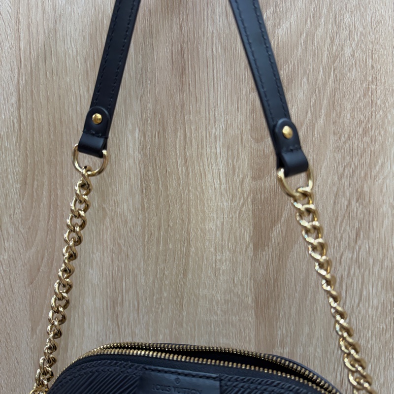 LV 黑Epi牛皮金釦Alma mini半月斜背包M51405-10