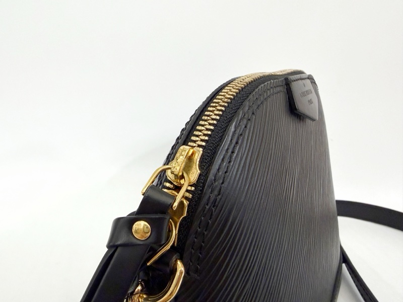 LV 黑Epi牛皮金釦Alma mini半月斜背包M51405-11