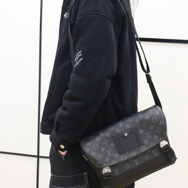 LOUIS VUITTON Voyager郵差包 -  PM灰老花-1