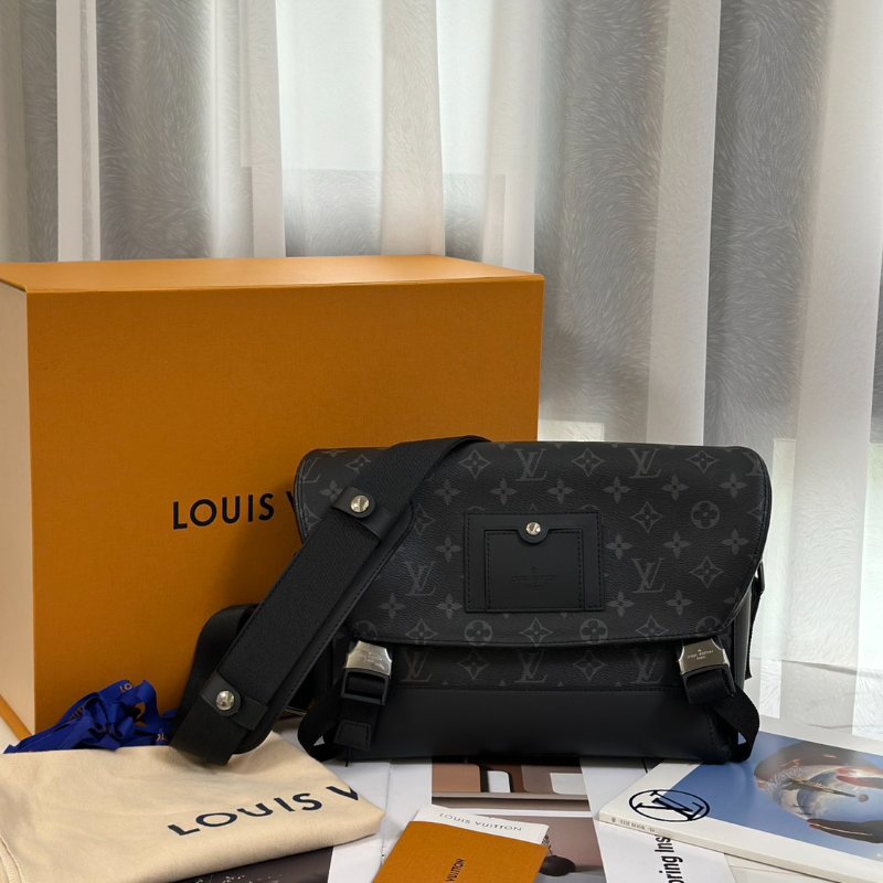 LOUIS VUITTON Voyager郵差包 -  PM灰老花-7