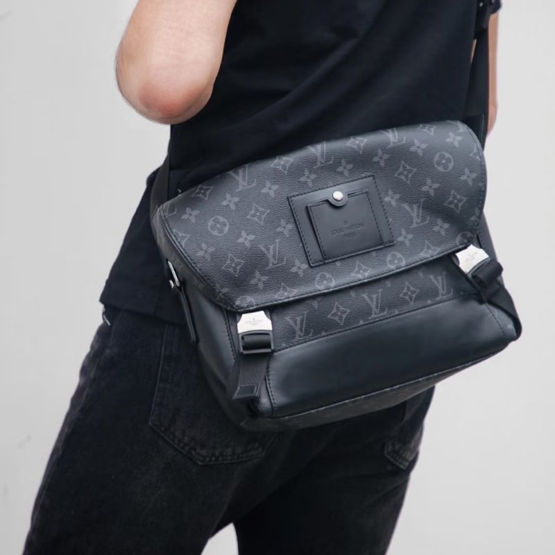 LOUIS VUITTON Voyager郵差包 -  PM灰老花-8