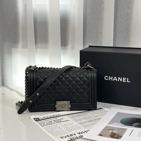 CHANEL Boy25 粒面牛皮口蓋包 - 黑銀