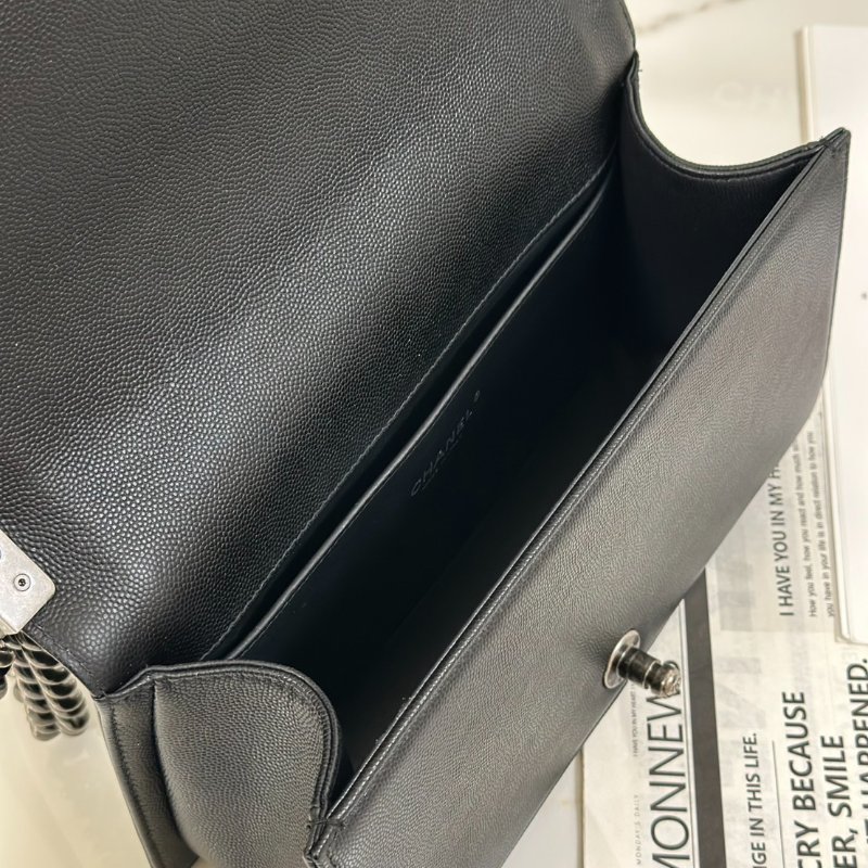 CHANEL Boy25 粒面牛皮口蓋包 - 黑銀-3