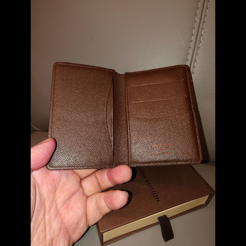 特價出清，日本帶回正品狀況良好 LV 棋盤格卡片夾
狀況如照片所示
畢竟是中古品，難免有歲月痕跡
完美主義者請勿下單，謝謝-7