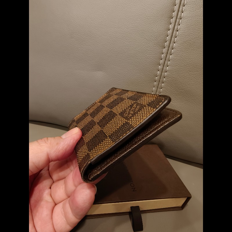 特價出清，日本帶回正品狀況良好 LV 棋盤格卡片夾
狀況如照片所示
畢竟是中古品，難免有歲月痕跡
完美主義者請勿下單，謝謝-8