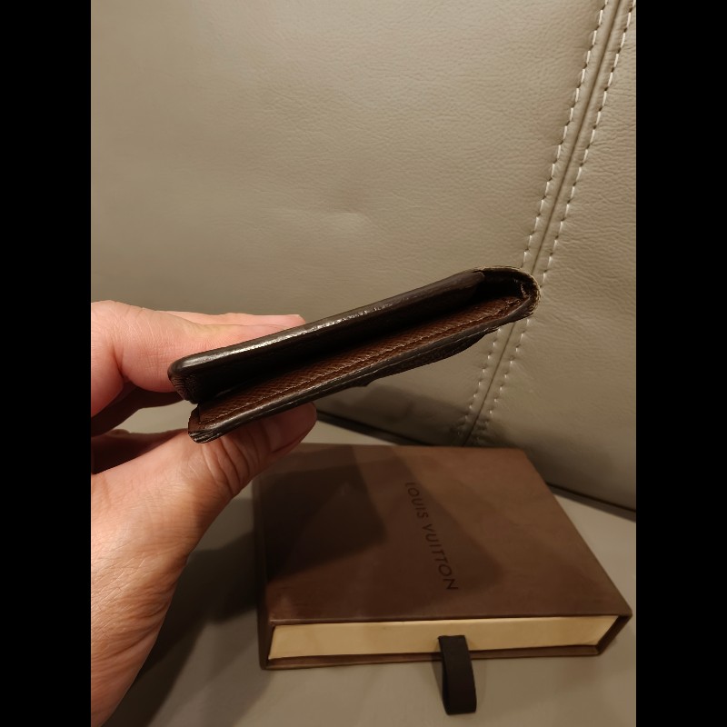 特價出清，日本帶回正品狀況良好 LV 棋盤格卡片夾
狀況如照片所示
畢竟是中古品，難免有歲月痕跡
完美主義者請勿下單，謝謝-9