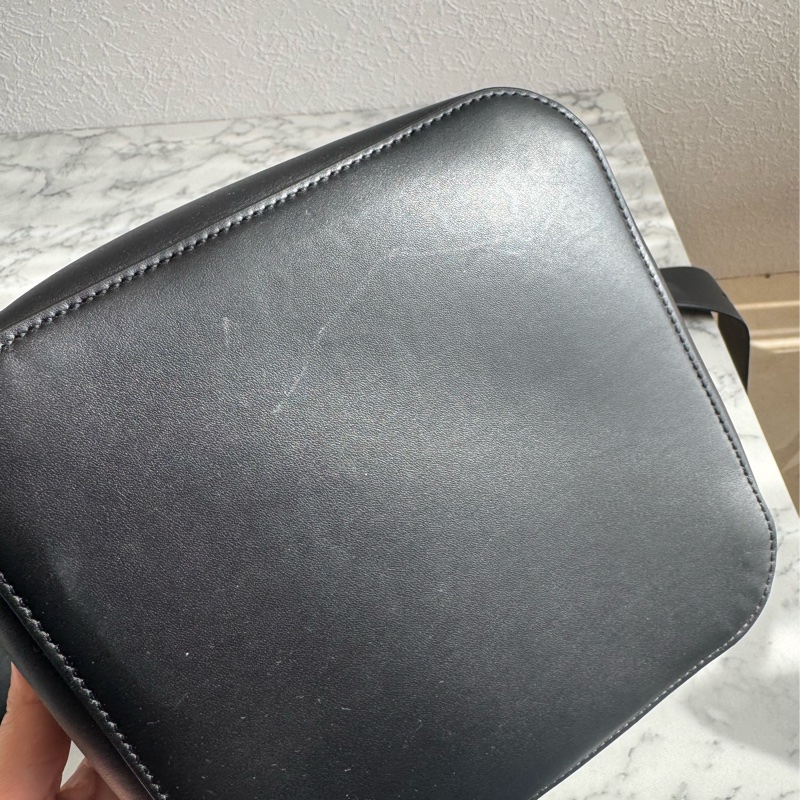 Loewe 黑皮革金圓釦單肩圓筒包MM 超時尚😻😻-6