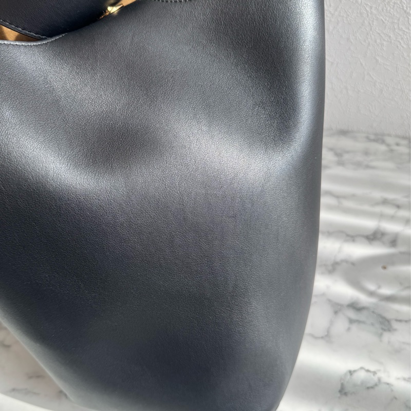 Loewe 黑皮革金圓釦單肩圓筒包MM 超時尚😻😻-16