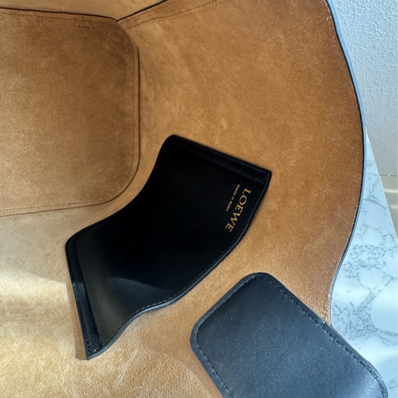 Loewe 黑皮革金圓釦單肩圓筒包MM 超時尚😻😻-19