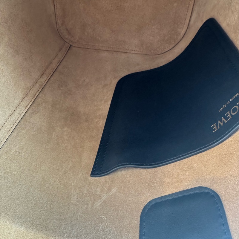 Loewe 黑皮革金圓釦單肩圓筒包MM 超時尚😻😻-20