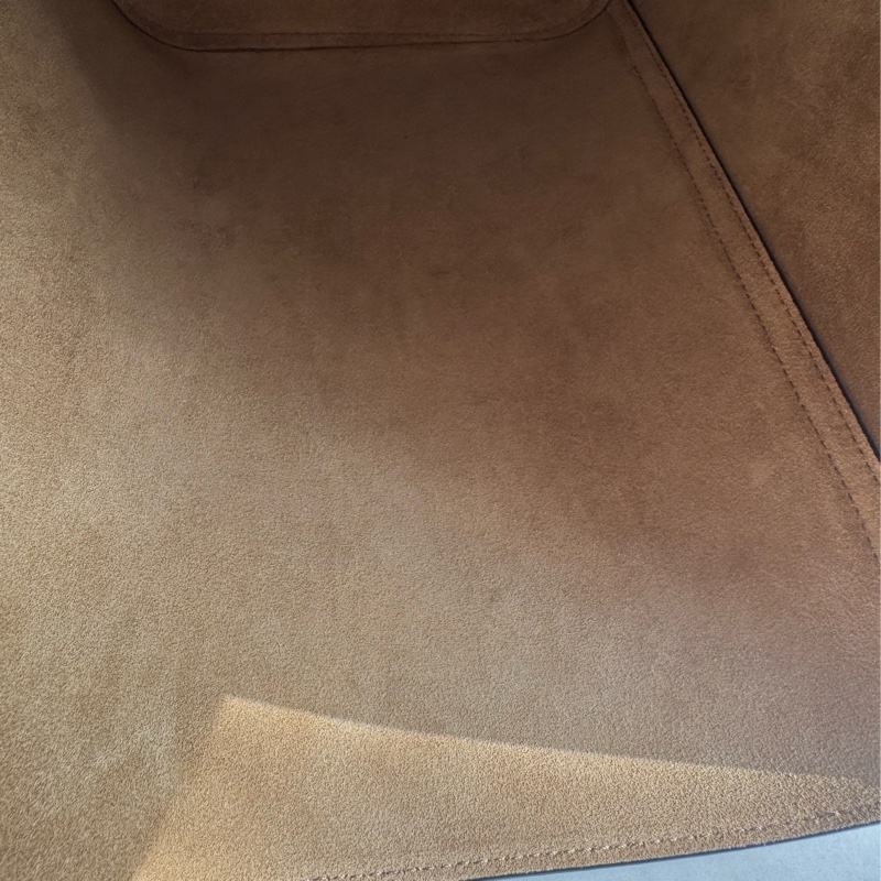 Loewe 黑皮革金圓釦單肩圓筒包MM 超時尚😻😻-21