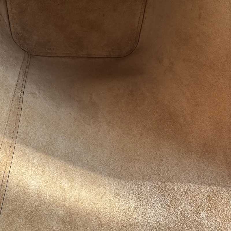 Loewe 黑皮革金圓釦單肩圓筒包MM 超時尚😻😻-22