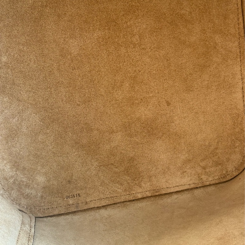 Loewe 黑皮革金圓釦單肩圓筒包MM 超時尚😻😻-23