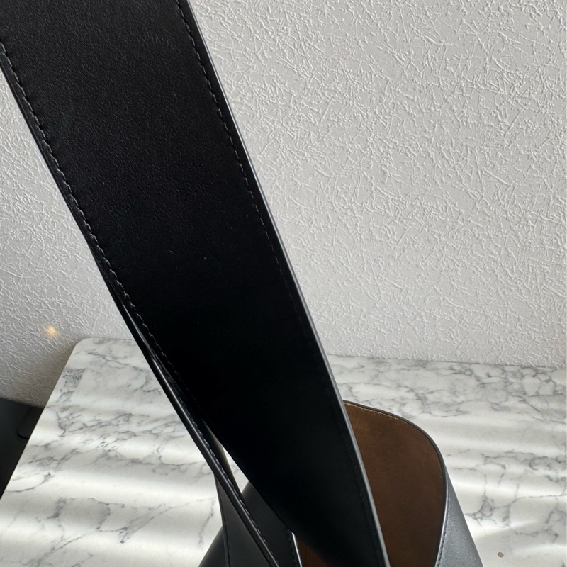 Loewe 黑皮革金圓釦單肩圓筒包MM 超時尚😻😻-30