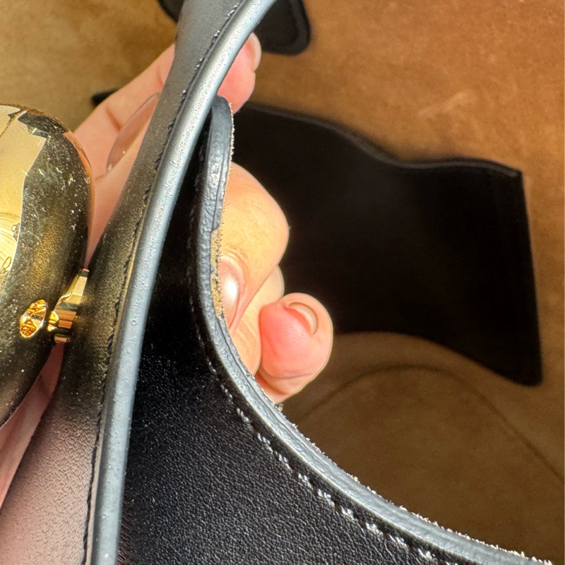 Loewe 黑皮革金圓釦單肩圓筒包MM 超時尚😻😻-31