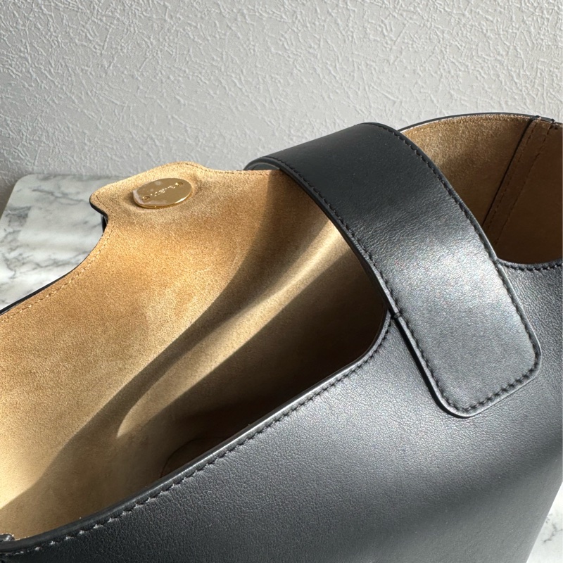 Loewe 黑皮革金圓釦單肩圓筒包MM 超時尚😻😻-34