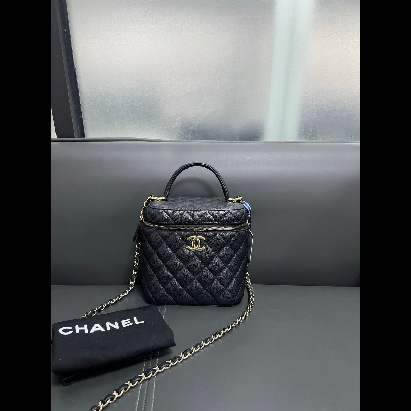 Chanel vanity case
黑金牛皮荔枝纹 化妝包-0