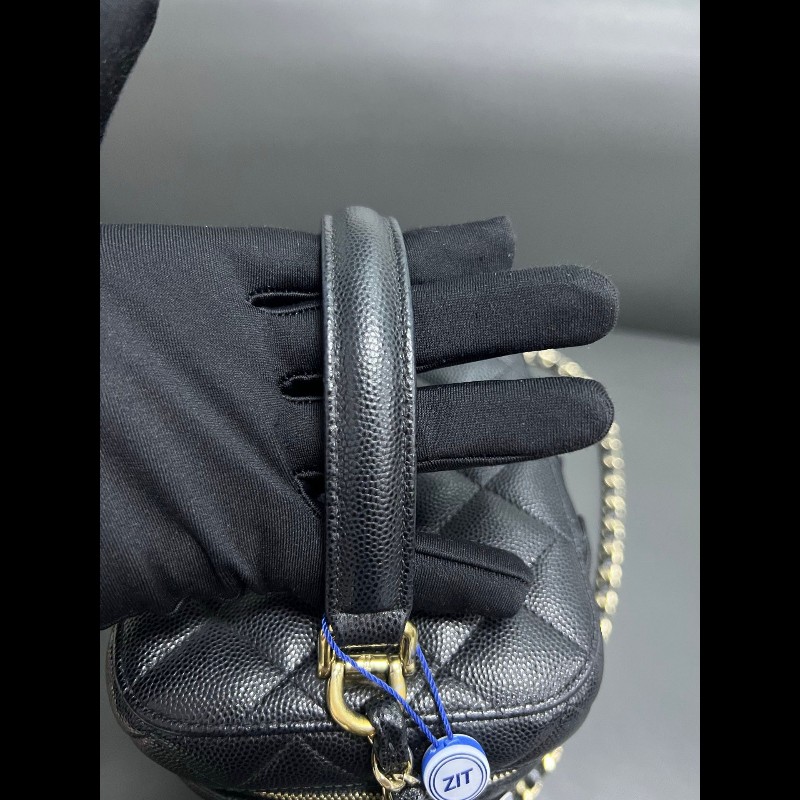 Chanel vanity case
黑金牛皮荔枝纹 化妝包-11